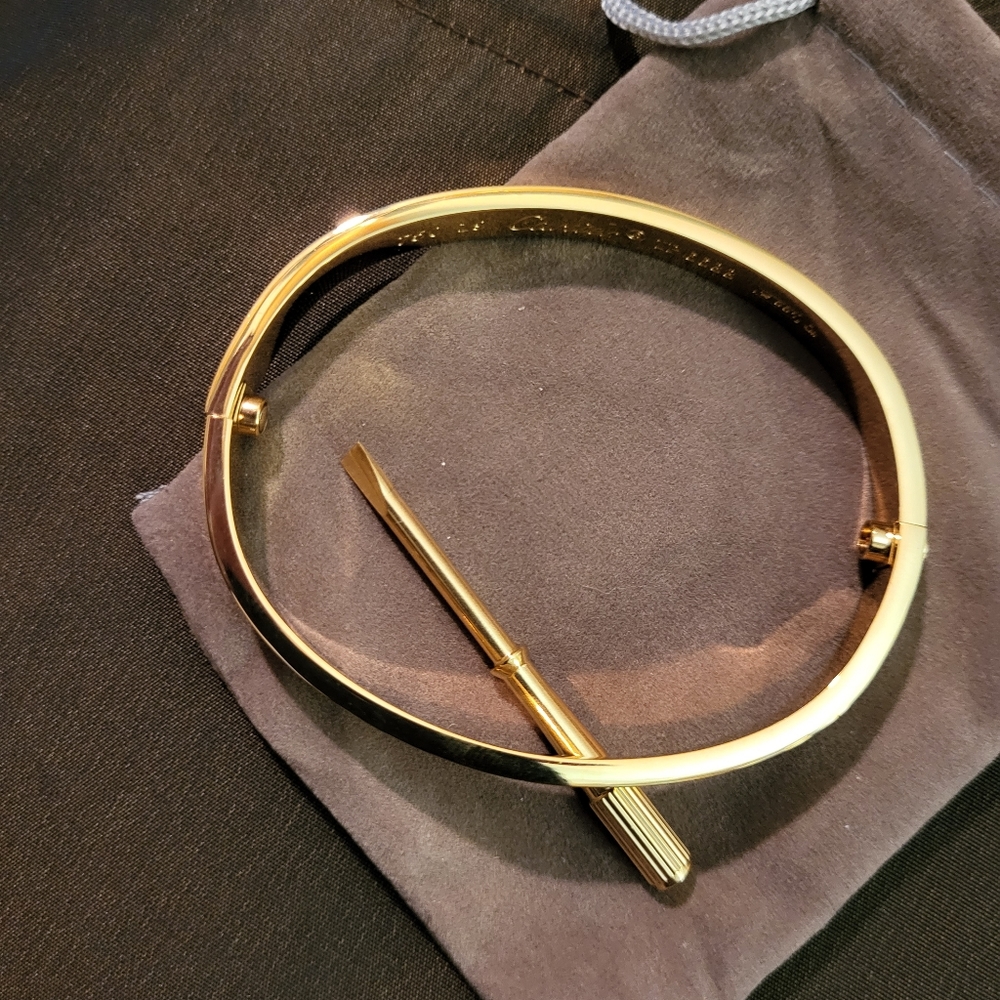 Geourgous love bangle bracelet